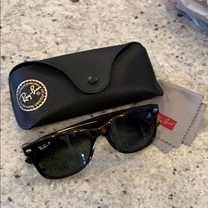 Men’s Rayban Wayfarer sunglasses